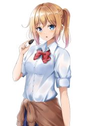 Rule 34 | 1girl, absurdres, blonde hair, blue eyes, blue skirt, blush, bow, breasts, brown cardigan, cardigan, cardigan around waist, clothes around waist, collared shirt, commentary request, dress shirt, hair between eyes, hand up, highres, holding, looking at viewer, onishima homare, parted lips, pleated skirt, red bow, shirt, side ponytail, sidelocks, simple background, sin (sin52y), skirt, small breasts, solo, sounan desuka?, white background, white shirt