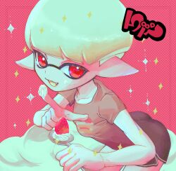 Rule 34 | 1girl, ass, black shorts, blonde hair, commentary request, cream, eating, fangs, from above, grey shirt, highres, holding, holding spoon, inkling, inkling girl, inkling player character, leaning forward, looking at viewer, nintendo, nitino, open mouth, pointy ears, red background, red eyes, shirt, short hair, shorts, smile, solo, sparkle, splatoon (series), splatoon 3, spoon, standing, tentacle hair
