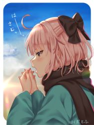 1girl black_bow black_scarf blue_sky blush bow brown_eyes cloud commentary_request day fate/grand_order fate_(series) fingernails hair_between_eyes hair_bow hakuda_tofu hands_up haori highres japanese_clothes koha-ace long_sleeves okita_souji_(fate) okita_souji_(koha-ace) pink_hair profile scarf sky solo translation_request