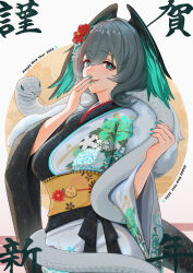 1girl 2025 absurdres animal arknights asa_no_ha_(pattern) black_kimono chinese_zodiac commentary_request covering_own_mouth floral_print floral_print_kimono flower green_eyes grey_hair grey_kimono hair_between_eyes hair_flower hair_ornament hand_over_own_mouth happy_new_year head_wings highres ho&#039;olheyak_(arknights) japanese_clothes kimono long_sleeves looking_at_viewer new_year obi open_mouth print_kimono red_flower sash shimizu_kazunari short_hair smile snake snake_girl snake_wrapped_around_neck solo wide_sleeves wings year_of_the_snake yellow_sash