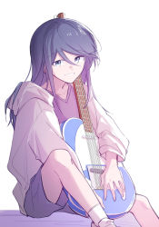 Rule 34 | 1girl, absurdres, ankle socks, black hair, black shorts, blue eyes, collarbone, electric guitar, feet out of frame, fender telecaster, fingernails, flat chest, grey hoodie, grey shirt, guitar, hibioes, highres, hood, hood down, hoodie, hoshino ichika (project sekai), instrument, knee up, long hair, looking at viewer, hugging object, open clothes, open hoodie, project sekai, shirt, shorts, sidelighting, simple background, sitting, smile, socks, solo, swept bangs, tsurime, v-neck, white background, white socks