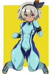 Rule 34 | 1girl, bea (pokemon), black hairband, blush, bodysuit, border, bow hairband, breasts, clenched hands, closed mouth, cosplay, covered collarbone, creatures (company), game freak, green bodysuit, grey hair, hair between eyes, hairband, looking at viewer, medium breasts, metroid, mituyota 76, multicolored bodysuit, multicolored clothes, nintendo, pokemon, pokemon swsh, samus aran, samus aran (cosplay), short hair, skin tight, smile, solo, white border, yellow background