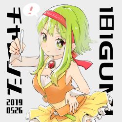 Rule 34 | !, 1girl, :&gt;, bare shoulders, belt, breasts, brooch, character name, commentary, dated, dress, frilled dress, frills, green eyes, green hair, gumi, hairband, hand on own hip, holding, holding stylus, jewelry, looking at viewer, medium breasts, microskirt, orange skirt, orange vest, raputsue, short hair with long locks, sidelocks, skirt, sleeveless, sleeveless dress, smile, solo, spoken exclamation mark, stylus, upper body, v-shaped eyebrows, vest, vocaloid, wrist cuffs, yellow dress