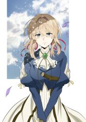 Rule 34 | 1girl, blonde hair, blue eyes, blue jacket, blue sky, blush, brooch, brown gloves, closed mouth, cloud, dress, flower, gloves, green brooch, hair between eyes, hair ribbon, highres, jacket, jewelry, long sleeves, looking at viewer, necklace, puffy sleeves, red ribbon, ribbon, shosudo, sky, smile, solo, violet (flower), violet evergarden, violet evergarden (series), white neckwear