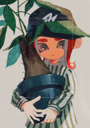 1boy absurdres black_hat closed_mouth commentary_request flower_pot grey_background grey_eyes hat highres holding holding_flower_pot leaf looking_at_viewer male_focus medium_hair nintendo octoling octoling_boy octoling_player_character plant potted_plant pppmepl red_hair simple_background solo splatoon_(series) splatoon_3 standing tentacle_hair thick_eyebrows