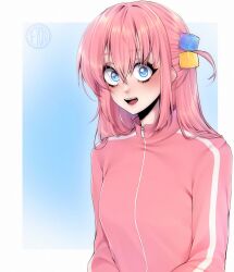 Rule 34 | 1girl, blue eyes, bocchi the rock!, cube hair ornament, gotoh hitori, hair ornament, highres, jacket, long hair, looking at viewer, one side up, open mouth, pink hair, pink jacket, pink track suit, solo, teyoid, track jacket