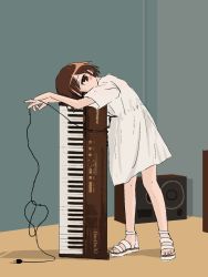 Rule 34 | 1girl, amplifier, bad id, bad pixiv id, blush stickers, brown eyes, brown hair, dress, gishiki (gshk), head rest, highres, instrument, keyboard (instrument), kill me baby, looking at viewer, oribe yasuna, sandals, short dress, short hair, short sleeves, simple background, solo, standing, white dress