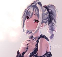 Rule 34 | 1girl, arm garter, backlighting, bare shoulders, black ribbon, blush, breasts, brooch, butterfly necklace, character name, character signature, cleavage, collarbone, drill hair, fingernails, frills, gem, hair ribbon, heart, highres, idolmaster, idolmaster cinderella girls, jewelry, kanzaki ranko, light particles, long fingernails, long hair, looking at viewer, medium breasts, necklace, red eyes, ribbon, shashaki, silver hair, smile, solo, sparkle, twin drills, twintails, upper body, wrist cuffs