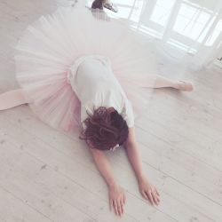 Rule 34 | 1girl, ballerina, highres, itou ayasa, photo (medium), pink tutu, split, tagme