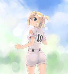 Rule 34 | 1girl, ass, baseball uniform, belt, black belt, blonde hair, blue eyes, blue sky, blurry, blurry background, commentary request, day, emblem, from behind, highres, ikeda jun (mizutamari), kawaguchi yoshino, looking at viewer, looking back, open mouth, outdoors, partial commentary, shirt, short hair, short shorts, short sleeves, short twintails, shorts, sky, smile, solo, sportswear, standing, tamayomi, twintails, white shirt, white shorts