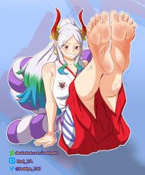 Rule 34 | 1girl, absurdres, aqua hair, bare shoulders, barefoot, blue background, breasts, female focus, highres, horns, large breasts, long hair, looking at viewer, multicolored hair, one piece, orange eyes, rod ta, sideboob, sitting, smile, soles, solo, teeth, toes, white hair, yamato (one piece)