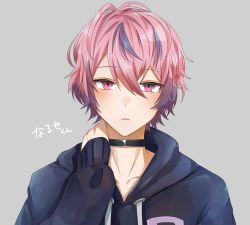 Rule 34 | 1boy, androgynous, bad id, bad twitter id, black collar, collar, grey background, highres, holding, indie utaite, looking at viewer, male focus, mebuki (moon angel 4), niconico, nqrse, open mouth, pink eyes, pink hair, simple background, solo, utaite