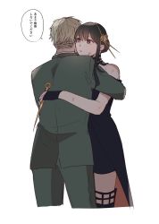 Rule 34 | 1boy, 1girl, bare arms, bare shoulders, black dress, black hair, blonde hair, cropped legs, dagger, dress, formal, from behind, green pants, green suit, hair ornament, hetero, holding, holding dagger, holding knife, holding weapon, hug, knife, nako (5a64 sf), pants, red eyes, short hair, simple background, speech bubble, spy x family, standing, stiletto (weapon), suit, translation request, twilight (spy x family), weapon, white background, yor briar
