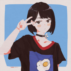 Rule 34 | 1girl, :&lt;, arm behind back, artist name, black choker, black eyes, black hair, black shirt, blue background, blush stickers, bob cut, bow, chinese commentary, choker, collarbone, commentary, dated, egg (food), food, fried egg, hand to head, highres, light frown, looking at viewer, original, outside border, ribbon, salute, shirt, short hair, signature, t-shirt, texture, upper body, v, white bow, white ribbon, xilmo