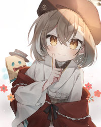 Rule 34 | 1girl, beret, blush, bow, bowtie, braid, brown eyes, brown hair, embroidery, feathers, floral print, flower, friend (nanashi mumei), gloves, hair between eyes, hat, highres, hololive, hololive english, japanese clothes, kimono, lace, lace gloves, looking at viewer, mini hat, mini top hat, multicolored hair, nanashi mumei, nanashi mumei (new year), obi, official alternate costume, print kimono, red shawl, ribbon, runes, sash, shawl, short hair, simple background, smile, solo, spi, streaked hair, top hat, virtual youtuber, white background, white kimono, wide sleeves