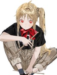 Rule 34 | 1girl, ahoge, black shirt, blonde hair, blush, bocchi the rock!, bow, brown eyes, brown pants, closed mouth, highres, ijichi nijika, long hair, looking at viewer, pants, pants rolled up, red bow, red eyes, shiro (siro kuten), shirt, short sleeves, side ponytail, sidelocks, simple background, sitting, solo, suspenders, white background