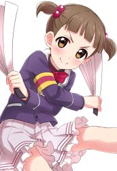 Rule 34 | &gt;:), 10s, 1girl, armband, blunt bangs, blush, bow, closed mouth, commentary request, dual wielding, feet out of frame, fukuhara mikoto, hair bobbles, hair ornament, hand fan, harisen, highres, holding, jacket, long sleeves, looking at viewer, love live!, love live! school idol festival, pleated skirt, purple jacket, red bow, short hair, short twintails, simple background, skirt, smile, solo, twintails, v-shaped eyebrows, white background, white skirt