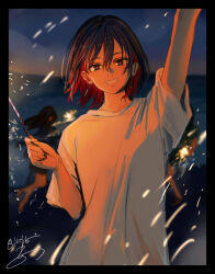 Rule 34 | 3girls, alternate costume, arm up, beach, black border, blue eyes, blue hair, border, casual, colored inner hair, commentary, dangle earrings, dusk, earrings, fireworks, floating hair, grin, hand up, highres, holding fireworks, isshiki (ffmania7), jewelry, kamitsubaki studio, looking at viewer, multicolored eyes, multicolored hair, multiple girls, ocean, outdoors, red eyes, red hair, rim (kamitsubaki studio), running, shirt, short hair, short sleeves, signature, smile, solo focus, sparkler, sparks, straight-on, symbol-only commentary, t-shirt, upper body, virtual youtuber, white shirt, yellow pupils