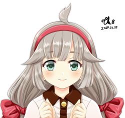 Rule 34 | 1girl, ahoge, beige shirt, bow, clenched hand, commentary request, green eyes, grey hair, hair bow, hairband, highres, kantai collection, long hair, looking at viewer, low twintails, mikura (kancolle), red bow, red hairband, simple background, smile, solo, tk8d32, twintails, upper body, white background