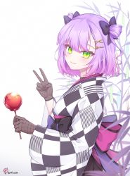 Rule 34 | 1girl, black bow, black gloves, blush, bow, candy apple, checkered clothes, checkered kimono, closed mouth, commentary, fishnet gloves, fishnets, food, from side, gloves, green eyes, hair ornament, hairclip, hand up, highres, holding, holding food, hololive, japanese clothes, kimono, long sleeves, looking at viewer, looking to the side, obi, pong (vndn124), purple hair, sash, smile, solo, tanabata, tanzaku, tokoyami towa, tokoyami towa (new year), v, virtual youtuber, white background, wide sleeves, x hair ornament