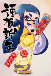 Rule 34 | 1girl, blue eyes, blue hair, blue tongue, blunt bangs, colored tongue, commentary, fang, from side, full body, furisode, hagoita, hane (hanetsuki), hanetsuki, happy new year, holding, holding paddle, inkling, inkling girl, inkling player character, japanese clothes, kimono, long hair, long sleeves, looking at viewer, nengajou, new year, nintendo, open mouth, paddle, pointy ears, print kimono, reiwa, sandals, skin fang, smile, socks, solo, splatoon (series), squid, standing, tabi, translated, upsidedown510, white socks, wide sleeves, yellow footwear, yellow kimono, zouri