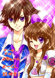 Rule 34 | 1boy, 1girl, :d, ;d, absurdres, asymmetrical clothes, bow, brown hair, couple, hair bow, hetero, highres, jewelry, long hair, necklace, one eye closed, open mouth, purple hair, shoko-tan, smile, sparkle, wink