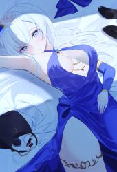 Rule 34 | 1girl, absurdres, argus (azur lane), argus (cerulean enthrallment) (azur lane), arm up, armpits, azur lane, bare shoulders, bed sheet, blue eyes, blue sleeves, breasts, commentary request, detached sleeves, grey hair, highres, long hair, long sleeves, lying, medium breasts, official alternate costume, on back, parted lips, roido (taniko-t-1218), solo, very long hair