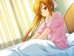 Rule 34 | 1girl, bed, bow, closed mouth, collarbone, female focus, game cg, hair bow, hyoui henshin extra souls, ishigami aya, long hair, looking at viewer, on bed, orange hair, pink shirt, ponytail, red eyes, shirt, short sleeves, sitting, smile, solo