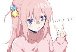 Rule 34 | 1girl, blue eyes, bocchi the rock!, copyright name, cube hair ornament, gotoh hitori, hair ornament, jacket, long hair, long sleeves, one side up, open mouth, pink hair, pink jacket, puffy long sleeves, puffy sleeves, qi7pi, simple background, smile, solo, track jacket, trembling, upper body, v, very long hair, white background