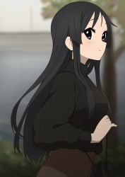 Rule 34 | 1girl, absurdres, akiyama mio, bag, black eyes, black hair, black sweater, blurry, blurry background, brown skirt, closed mouth, commentary request, female focus, from side, handbag, high-waist skirt, highres, k-on!, kicchi (tmgk), long hair, long sleeves, looking at viewer, outdoors, skirt, smile, solo, sweater, tree, turtleneck, turtleneck sweater, upper body