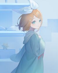 Rule 34 | 1girl, aqua eyes, aqua hoodie, blonde hair, blue theme, bow, commentary, hair bow, hair ornament, hairclip, hand on own chest, highres, hood, hooded dress, hoodie, kagamine rin, blue background, light blush, light smile, looking at viewer, looking back, neckerchief, oversized clothes, pink neckerchief, shelf, sideways glance, smile, solo, suiri (suiri 02), swept bangs, symbol-only commentary, turning head, vocaloid, white bow, wide sleeves