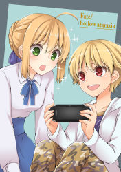 Rule 34 | 1boy, 1girl, :d, ahoge, artoria pendragon (fate), blonde hair, bow, child, child gilgamesh (fate), fate/hollow ataraxia, fate/stay night, fate (series), gilgamesh (fate), green eyes, handheld game console, open mouth, playstation vita, red eyes, saber (fate), smile, sparkle, wankoba