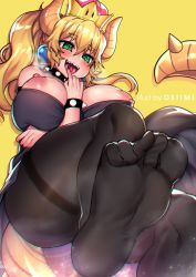 Rule 34 | 1girl, arm between breasts, arm under breasts, armlet, artist name, bare shoulders, between breasts, black pantyhose, blonde hair, blush, borrowed design, bowsette, bracelet, breasts, choker, collar, crown, dress, earrings, fang, feet, finger to mouth, finger to tongue, fingernails, foot focus, green eyes, hair between eyes, highres, horns, huge breasts, jewelry, long fingernails, looking at viewer, mario (series), nail polish, new super mario bros. u deluxe, nintendo, nipple slip, nipples, no shoes, open mouth, osiimi, pantyhose, ponytail, sharp teeth, short hair, simple background, slit pupils, smile, soles, spiked armlet, spiked bracelet, spiked choker, spiked tail, spikes, strapless, strapless dress, studded bracelet, studded collar, super crown, tail, teeth, thick eyebrows, toes, tongue, tongue out, yellow background
