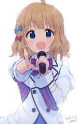 Rule 34 | 1girl, ahoge, artist name, blue bow, blue eyes, bow, bowtie, brown hair, buttons, commentary request, dated, dot nose, hair bow, hand up, highres, holding, holding microphone, idolmaster, idolmaster million live!, idolmaster million live! theater days, ima (lm ew), index finger raised, jacket, light blush, long sleeves, looking at viewer, medium hair, microphone, open mouth, pointing, pointing at viewer, red bow, sidelocks, signature, simple background, smile, solo, starting bloom (idolmaster), striped bow, striped bowtie, striped clothes, suou momoko, upper body, wavy hair, white background, white jacket