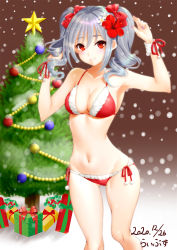 Rule 34 | 1girl, artist name, bikini, christmas, christmas tree, closed mouth, commentary request, dated, drill hair, flower, frilled bikini, frilled cuffs, frills, gift, grey hair, groin, hair flower, hair ornament, hair ribbon, hands in hair, hat, highres, idolmaster, idolmaster cinderella girls, kanzaki ranko, libus, looking at viewer, medium hair, navel, red bikini, red eyes, red flower, red hat, red ribbon, ribbon, santa bikini, santa hat, side-tie bikini bottom, signature, smile, snow, solo, standing, star (symbol), swimsuit, twin drills, twintails