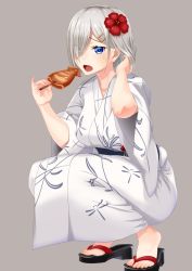 Rule 34 | 10s, 1girl, adjusting hair, blue eyes, commentary request, feet, flower, geta, grey background, hair flower, hair ornament, hair over one eye, hairpin, hamakaze (kancolle), highres, holding, ikayaki, japanese clothes, kantai collection, kimono, looking at viewer, open mouth, saruchitan, short hair, silver hair, simple background, solo, squatting, squid, yukata