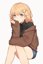 Rule 34 | 1girl, alternate costume, blonde hair, blue eyes, blue shorts, breasts, brown sweater, commentary, english commentary, hair ornament, highres, hololive, hololive english, orinte, shorts, simple background, sitting, smile, solo, sweater, thighs, turtleneck, virtual youtuber, watson amelia, white background