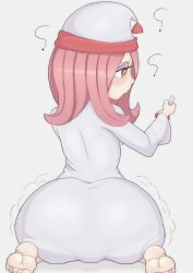Rule 34 | 1girl, ?, absurdres, back, barefoot, beaker, female focus, from behind, highres, holding, little witch academia, medium hair, nightgown, pink eyes, pink hair, simple background, soles, solo, sucy manbavaran, toes, trembling, trolltoll, white background, white headwear, wide hips