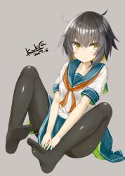 Rule 34 | 1girl, artist name, black hair, black pantyhose, blonde hair, blue skirt, blush, collarbone, dated, feet, kavka, looking at viewer, multicolored hair, neckerchief, no shoes, original, pantyhose, red neckerchief, short hair, signature, sitting, skirt, solo, two-sided fabric, two-sided skirt, yellow eyes