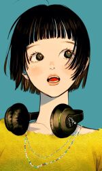 Rule 34 | 1girl, black eyes, black hair, blunt bangs, blush, collarbone, dated, earrings, green background, headphones, highres, jewelry, looking to the side, necklace, open mouth, original, portrait, shirt, short hair, signature, simple background, solo, teeth, yellow shirt, yoshino ganko