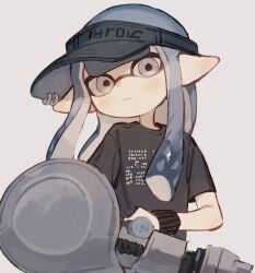 Rule 34 | 1girl, black shirt, blue hair, blue hat, closed mouth, frown, grey eyes, hat, highres, holding, holding weapon, inkling, inkling (language), inkling girl, inkling player character, long hair, looking at viewer, nautilus (splatoon), nintendo, pointy ears, print headwear, print shirt, s ototonhap, shirt, simple background, solo, splatoon (series), splatoon 3, tentacle hair, upper body, visor cap, weapon, white background