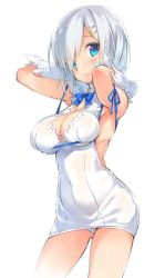 Rule 34 | 1girl, arms behind head, blue eyes, blue ribbon, breasts, cleavage cutout, clothing cutout, cosplay, dress, dungeon ni deai wo motomeru no wa machigatteiru darou ka, female focus, gloves, hair ornament, hair over one eye, hairclip, hamakaze (kancolle), hestia (danmachi), hestia (danmachi) (cosplay), kantai collection, large breasts, looking at viewer, rei no himo, ribbon, rokushou, short hair, silver hair, simple background, solo, white background, white dress, white gloves