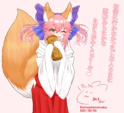 Rule 34 | 1girl, animal ear fluff, animal ears, blue bow, blush, bow, commentary request, cowboy shot, dated, eyelashes, fate/extra, fate (series), fox ears, fox girl, fox tail, hair between eyes, hair bow, hakama, hakama skirt, happy, heart, holding, japanese clothes, kimono, long hair, long sleeves, looking at viewer, miko, one eye closed, open mouth, pink hair, red hakama, sidelocks, signature, simple background, skirt, smile, solo, split ponytail, standing, tail, tamamo (fate), tamamo no mae (fate/extra), tongue, translation request, twitter username, white kimono, wide sleeves, winsankemonodou, yellow eyes