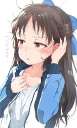 Rule 34 | 1girl, blue bow, blue jacket, blush, bow, brown eyes, brown hair, collarbone, commentary request, gomennasai, hair bow, tucking hair, hand up, highres, idolmaster, idolmaster cinderella girls, jacket, long hair, long sleeves, looking away, open clothes, open jacket, parted lips, shirt, simple background, solo, sweat, tachibana arisu, track jacket, translation request, very long hair, white background, white shirt