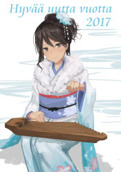 Rule 34 | 10s, 1girl, alternate costume, bad id, bad pixiv id, black eyes, black hair, finnish text, flower, furisode, girls und panzer, hair flower, hair ornament, happy new year, highres, instrument, japanese clothes, kantele, kimono, long hair, looking at viewer, mika (girls und panzer), new year, senaya eru, smile, solo