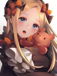 Rule 34 | 1girl, abigail williams (fate), absurdres, black bow, black dress, black hat, blonde hair, blue eyes, blush, bow, commentary request, dress, fate/grand order, fate (series), forehead, gradient background, grey background, hair bow, hat, head tilt, highres, hugging object, long hair, long sleeves, neko-san (dim.dream), open mouth, orange bow, parted bangs, polka dot, polka dot bow, sleeves past fingers, sleeves past wrists, solo, stuffed animal, stuffed toy, teddy bear, teeth, upper teeth only, very long hair, white background