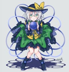 Rule 34 | 1girl, bad id, bad twitter id, black footwear, black hat, bow, closed mouth, frilled sleeves, frills, full body, green eyes, green skirt, grey background, hat, hat bow, holding, knees together feet apart, komeiji koishi, leaning forward, looking at viewer, miniskirt, shirt, shoes, silver hair, simple background, skirt, smile, solo, third eye, touhou, wide sleeves, yellow bow, yellow shirt, yukimiya (parupunta)