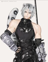 1boy aqua_eyes arm_armor arm_strap belt black_belt black_gloves black_shirt chinese_commentary commentary_request cowboy_shot detached_sleeves final_fantasy final_fantasy_vii final_fantasy_vii_ever_crisis fingerless_gloves gloves grey_background grey_hair hand_on_own_hip highres holding holding_sword holding_weapon kemonomimi_mode light_smile looking_at_viewer male_focus nozeto_kakaluze official_alternate_costume parted_bangs sephiroth sephiroth_(edged_wings) sephiroth_(ever_crisis) shirt short_hair simple_background sleeveless sleeveless_shirt slit_pupils snow_leopard_boy snow_leopard_ears snow_leopard_tail solo sword toned toned_male tongue tongue_out twitter_username upper_body weapon zipper