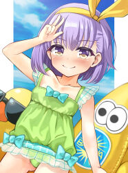 1girl banana_boat bare_shoulders blue_sky bow breasts fate/grand_order fate_(series) green_one-piece_swimsuit hairband highres inflatable_toy kazuradrop_(fate) looking_at_viewer mochi_(k620803n) one-piece_swimsuit purple_eyes purple_hair rubber_duck short_hair sky small_breasts smile solo sunglasses swimsuit thighs yellow_hairband