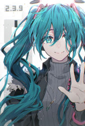Rule 34 | 1girl, aqua eyes, aqua hair, black jacket, commentary, cytus, cytus ii, fur-trimmed jacket, fur trim, grey sweater, hair ornament, hand up, hatsune miku, itsuya (daystar), jacket, jewelry, long hair, looking at viewer, necklace, ribbed sweater, smile, spring onion, sweater, symbol-only commentary, turtleneck, turtleneck sweater, twintails, upper body, very long hair, vocaloid, waving
